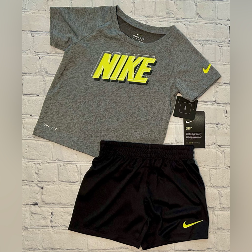New Nike Tee & Shorts Athletic Set (2t)